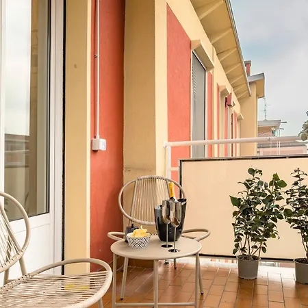 Mico, M5, Life - Luxury Con Terrazza E Vista 8o Piano - Su Scannu Life Apartment Milan